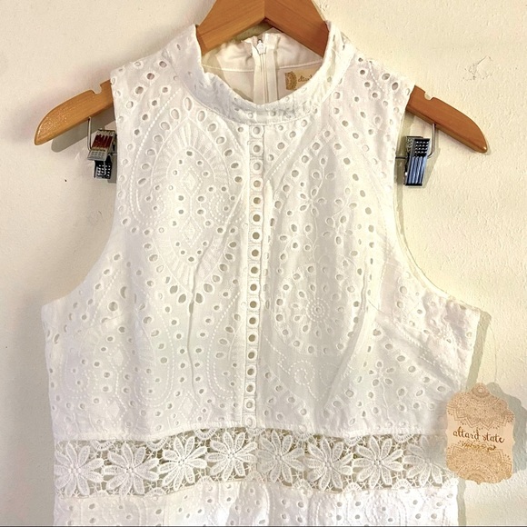 Beautiful eyelet dress - Picture 2 of 5